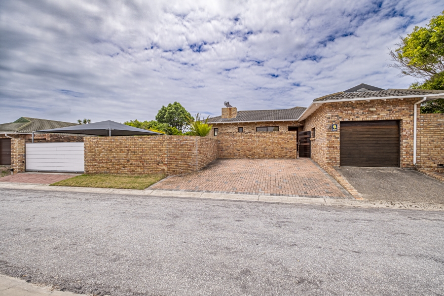 To Let 3 Bedroom Property for Rent in Summerstrand Eastern Cape